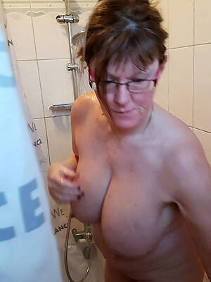 free hd mature wife shower
