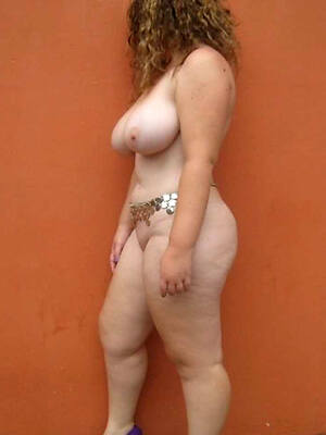 naked pics of curvy mature women