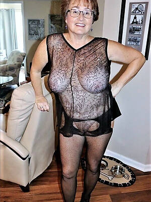 free porn pics of dilettante matures in nylons