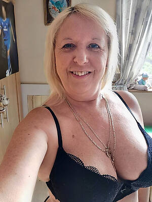 American mature women in bra shows absent everything