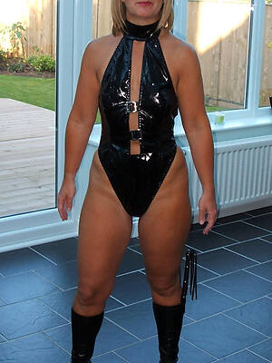 astonishing mature in latex porno free