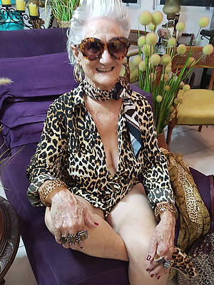 Nude old granny 