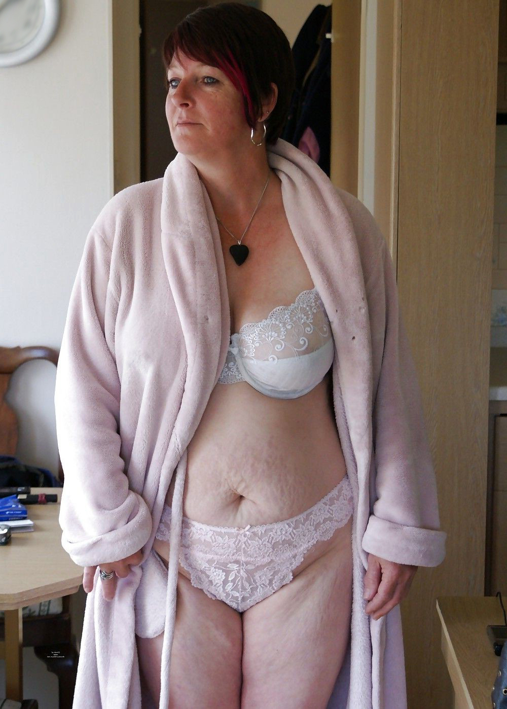 Elegant Mature Upskirt - Elegant mature women in lingerie - MatureHomemadePorn.com