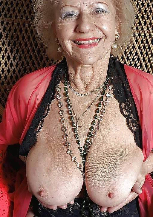 Old granny nude