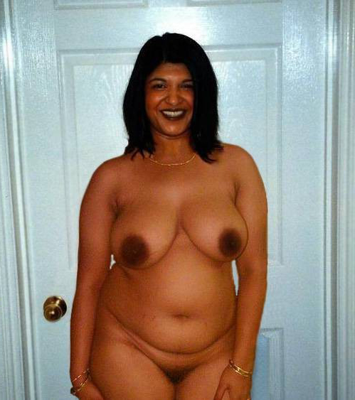 Mature Indian Upskirt - Sexy mature indian pussy - MatureHomemadePorn.com